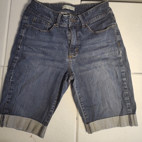 Blue Denim Shorts Size 6 #411 - Picture 1 of 2